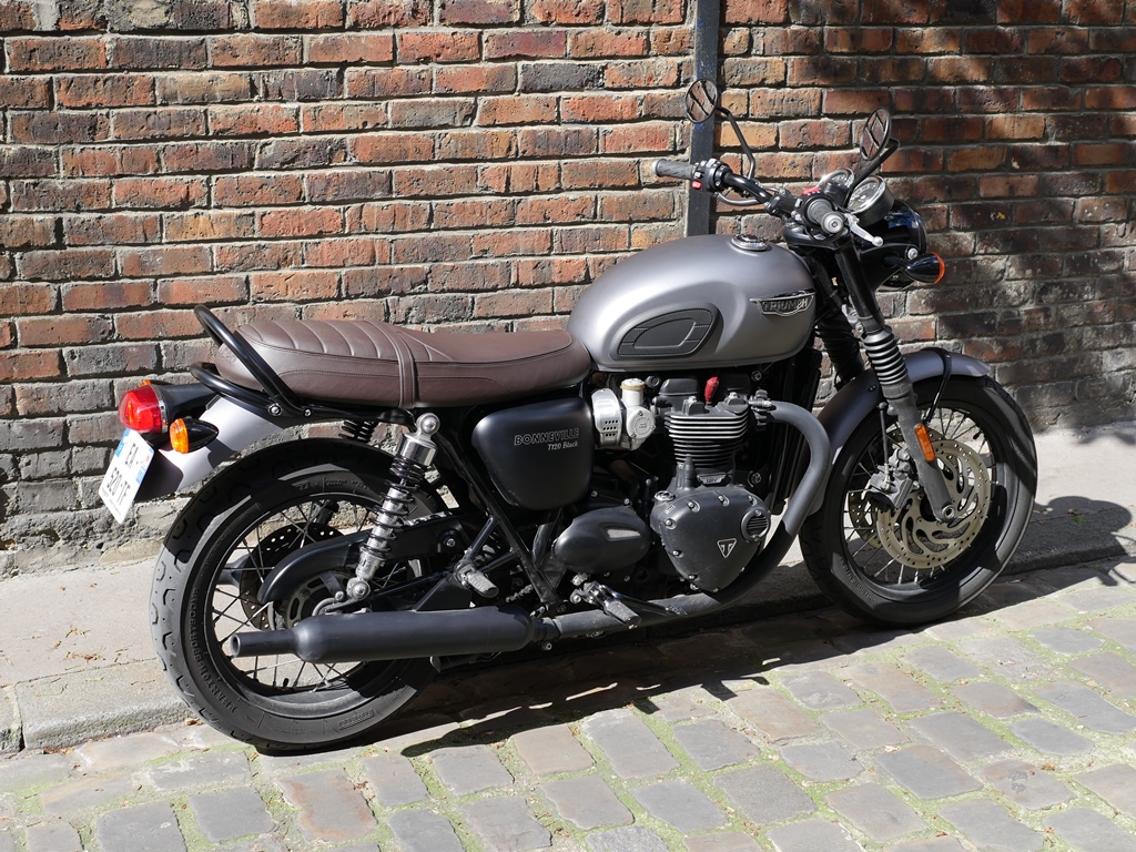 Triumpn bonneville T120 black 1200cc 4h10.com