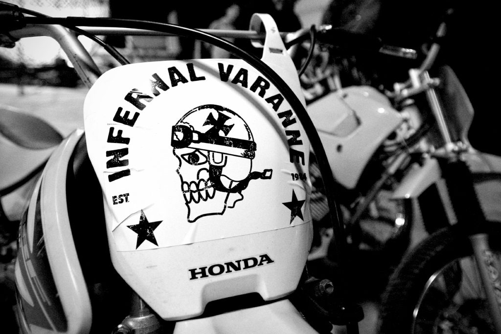 Dannny Varanne-cascadeur-moto-THE WALL OF DEAD-le mur de la mort-Glode-show-motorcycle-Indian Motorcycle-cascade-performance-