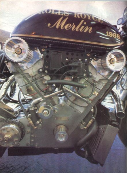 The Kneeslider // Une moto de 5000cc