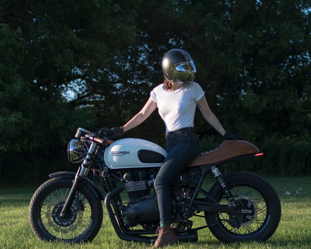 Gazoline Romantic-Nicole Rath-moto-kustom-Custom-Washington-Minneapolis-bikeuse-motarde-femme-motorcycle-The Moto Collective-préparation-rideuse-bike-