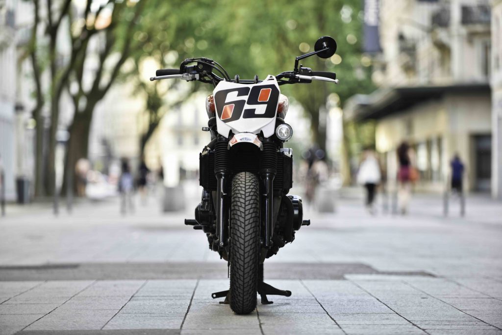 BF Motorcycles-BF#48-yamaha-fazer-600-custom-cafe racer-scrabbleur-préparation-custom-moto-