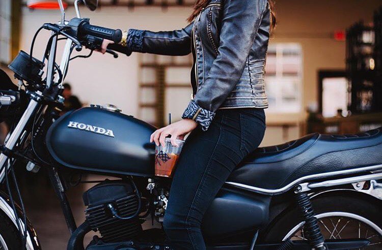 The Litas-womens-girls-rideuses-motardes-femme-femmes-motarde-groupe-club-moto-Hell Babes-France-custom-