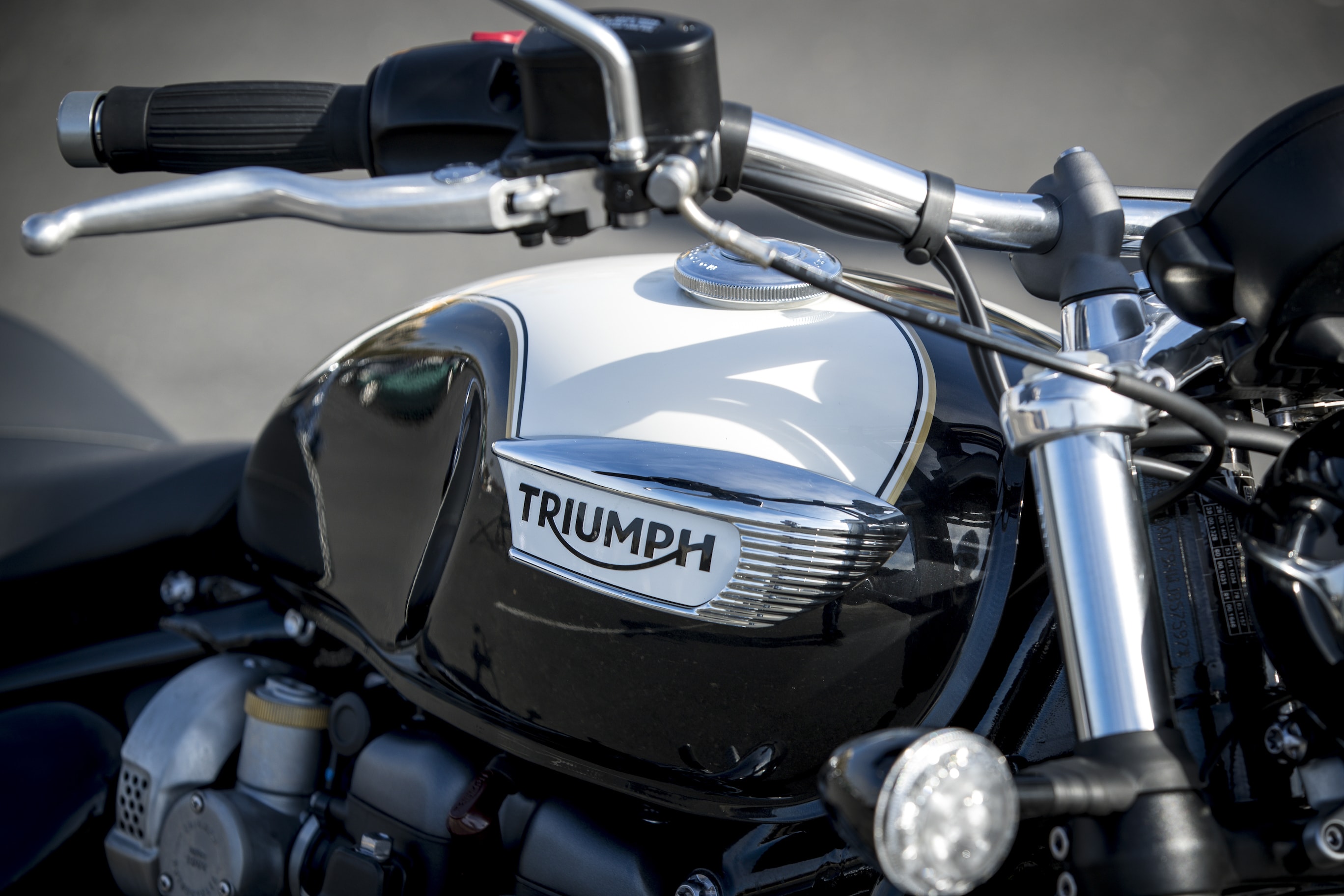 Triumph speedmaster test avis prix occasion fiche technique puissance comparatif