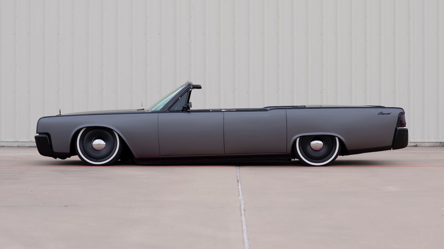 La 1964 Lincoln Continental Convertible full Black