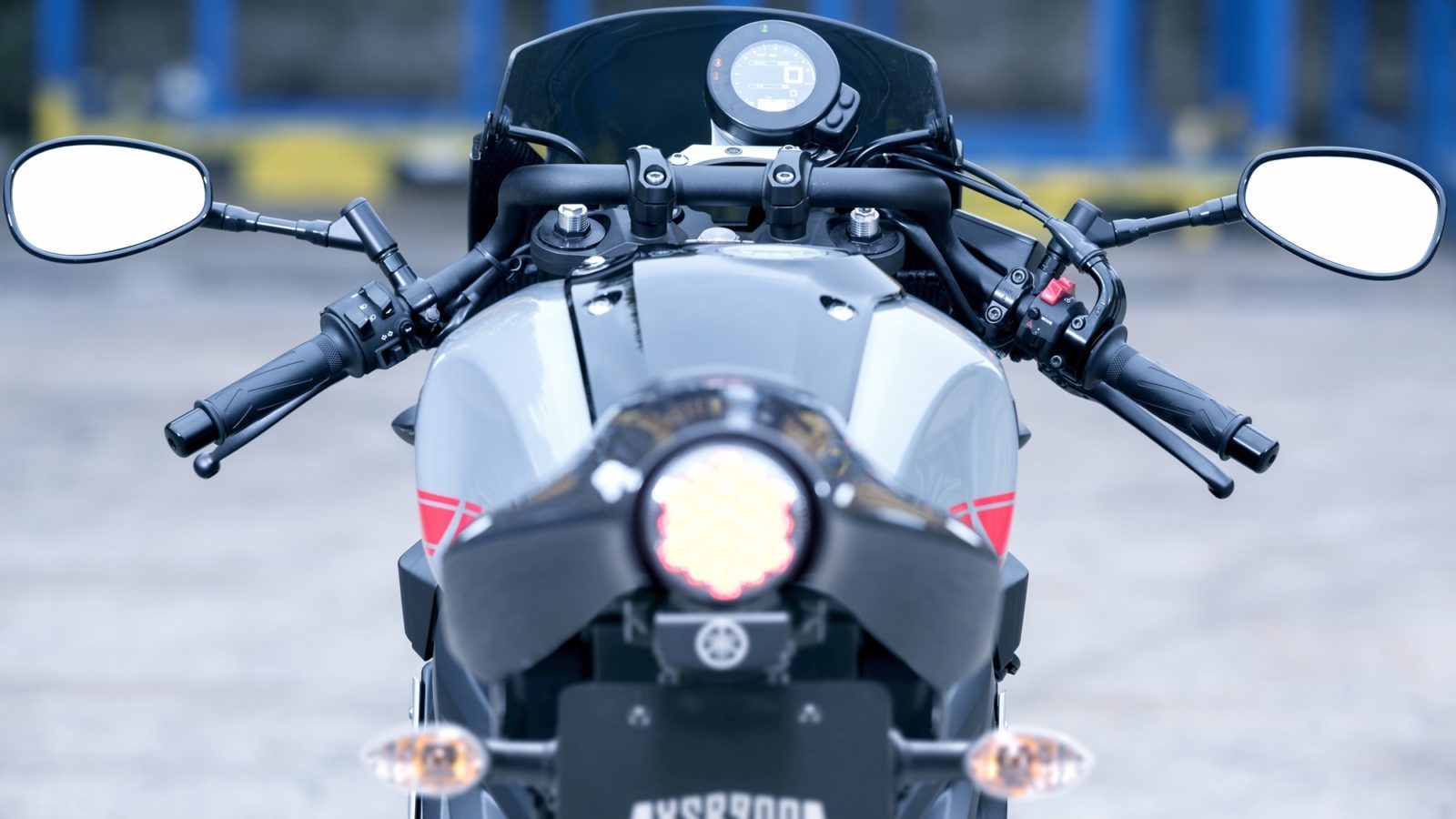 guidon bas pour low rider s Yamaha-XSR900-abarth-test-avis-essai-prix-vitesse-chevaux-6-1600x900