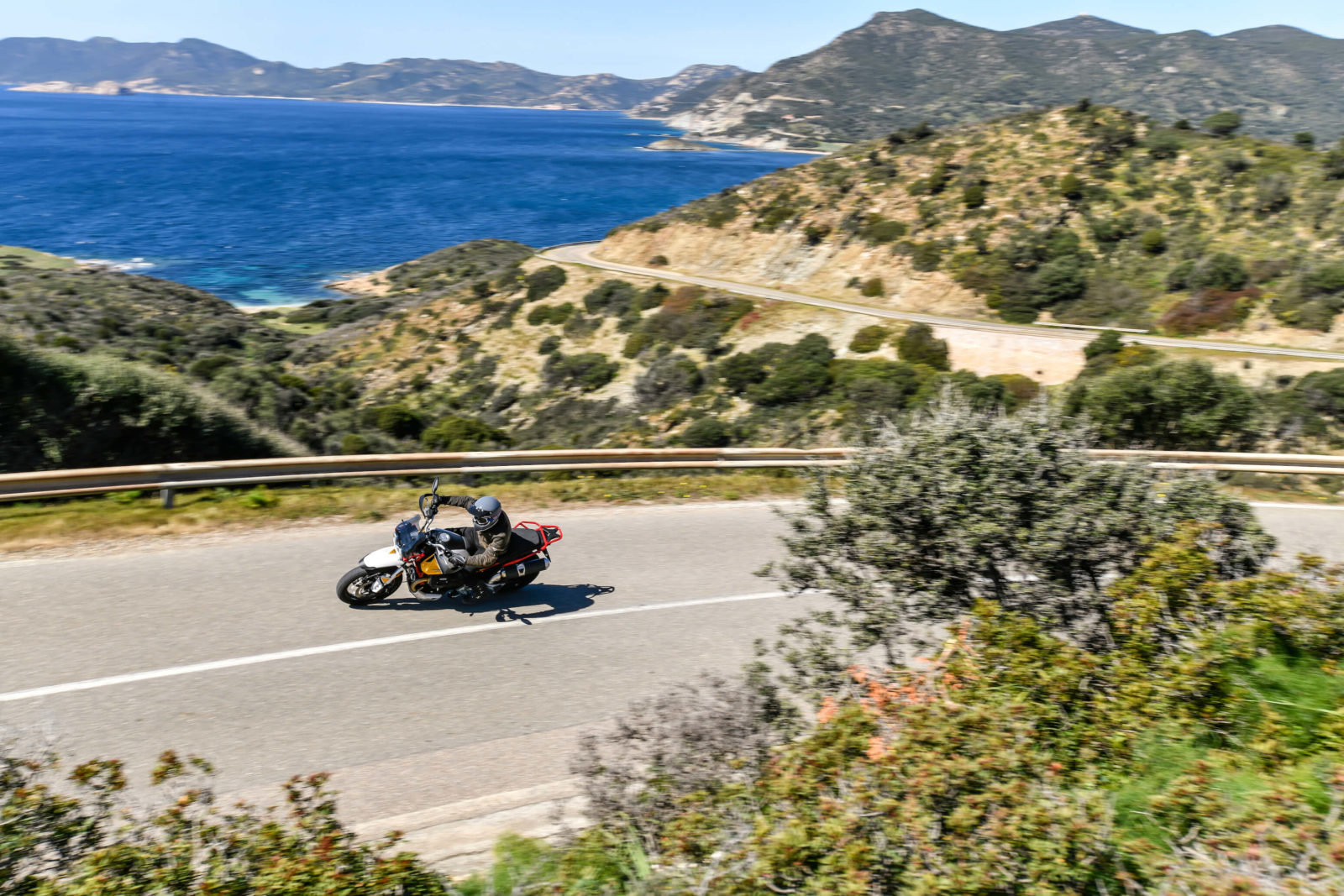 Le test de la Moto Guzzi V85 TT : Notre avis sur cet essai en Sardaigne
