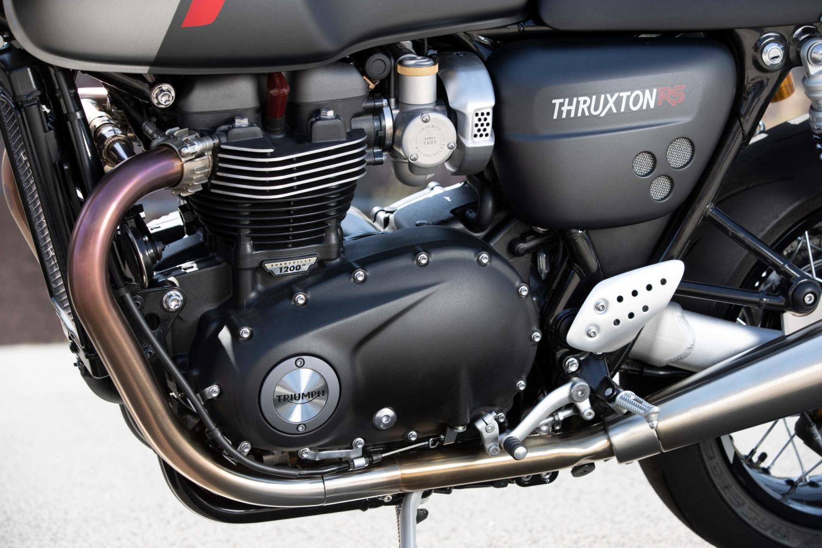 Triumph Thruxton RS test avis prix fiche technique vitesse chevaux