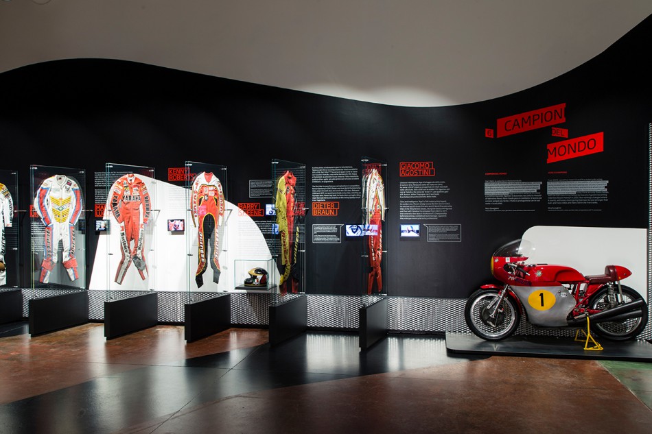 Le musée de l'équipement moto Dainese retrace l'histoire de la marque