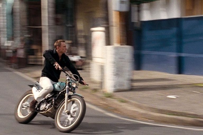 James Bond à moto des scènes de plus en plus récurrentes 4h10
