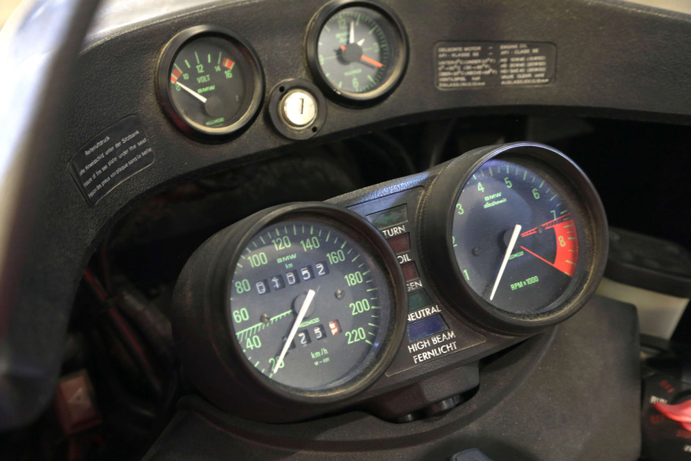 cockpit de la R100 rs