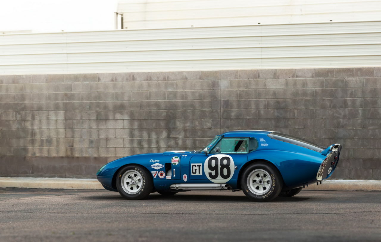 Offrez vous la Cobra Daytona Coupé 1965 de Caroll Shelby
