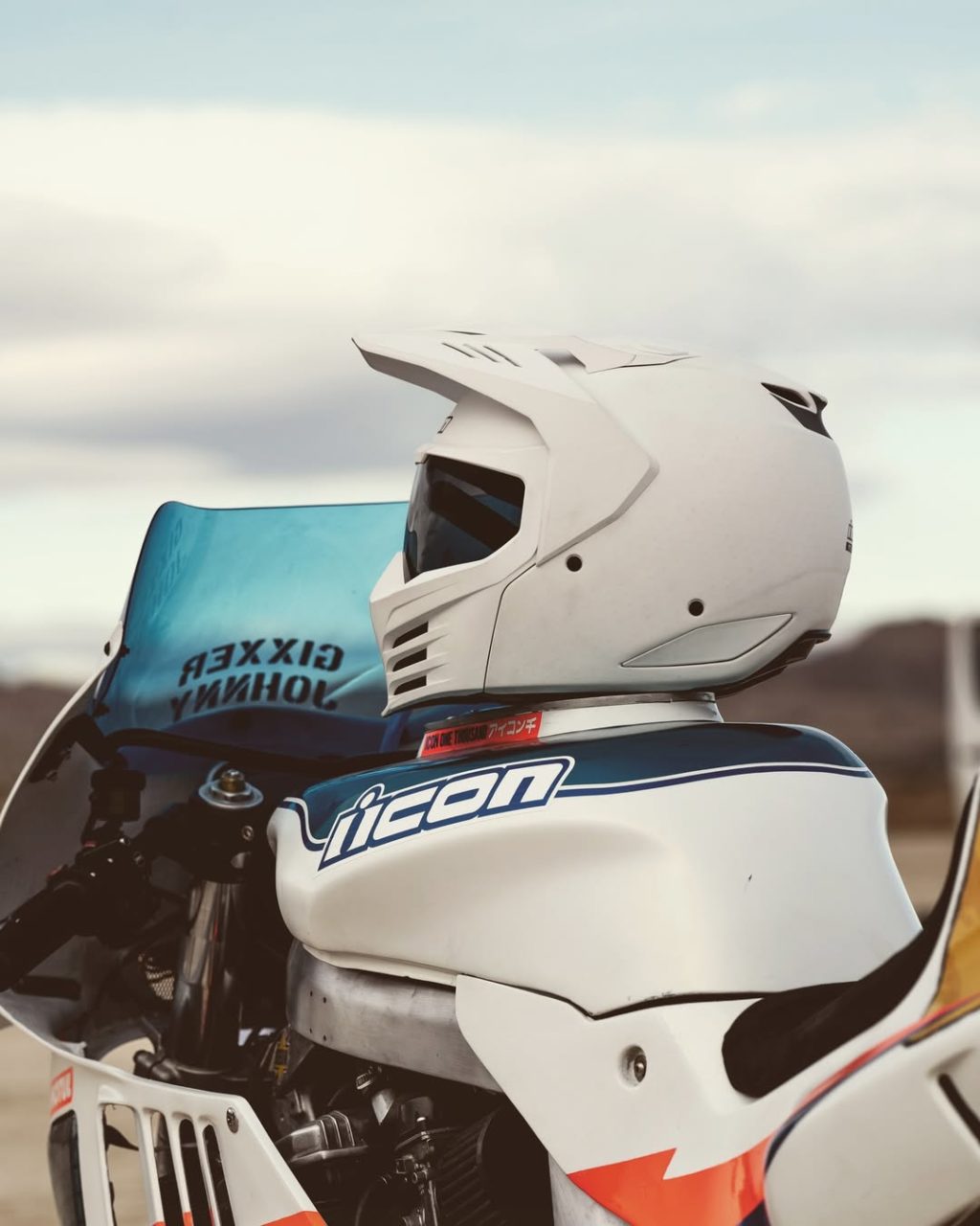 Casque Icon motosports Elsinore : Le modulable, jet et off-road au look badass !