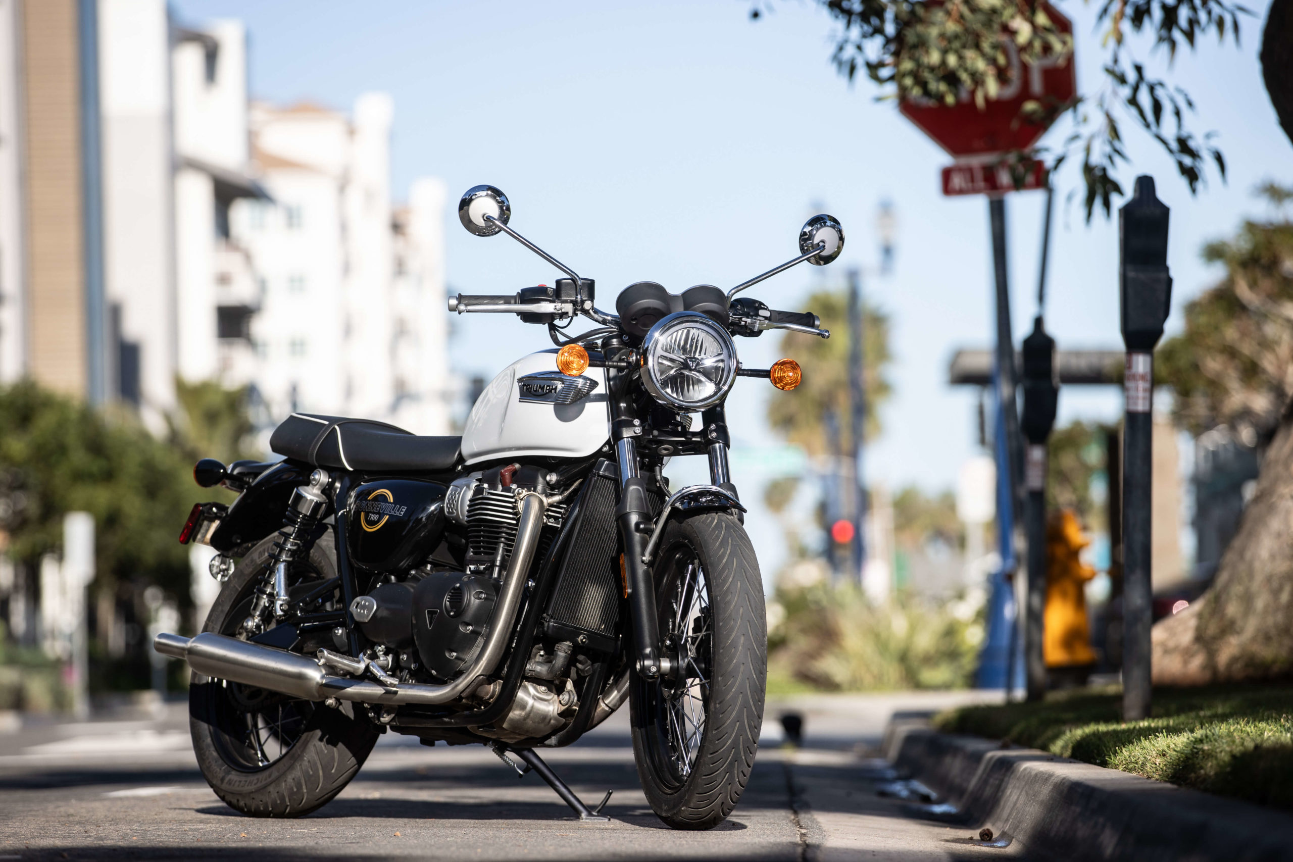 triumph modern classics 2026 T100 bonneville