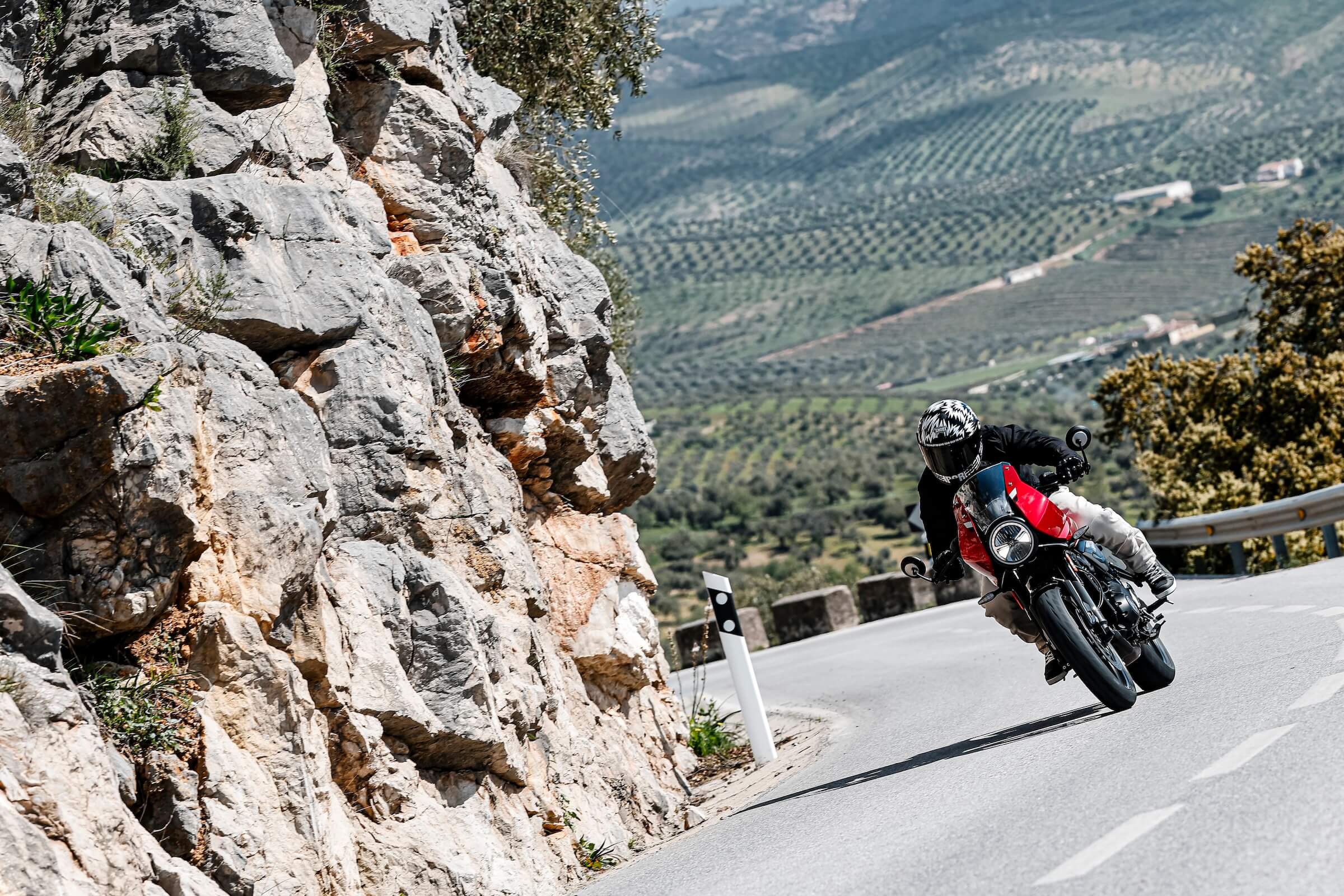 Triumph Thruxton 400 test