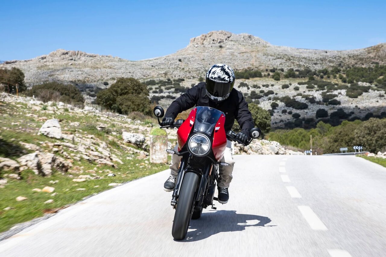 Essai Triumph Tracker 400 et Thruxton 400 : les petites cylindrées qui voient grand